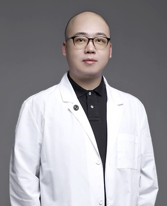 Dr. Guo, guest TCM practitioner at Yi Acupuncture providing expert herbal medicine consultation
