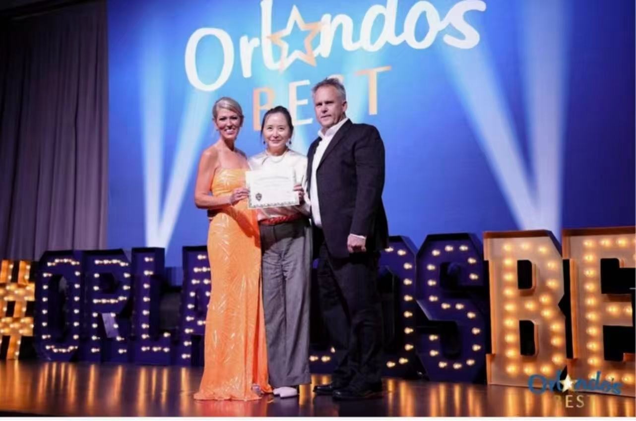 Dr. Qing Yi receiving Orlando's Best Acupuncture 2025 Silver Winner award