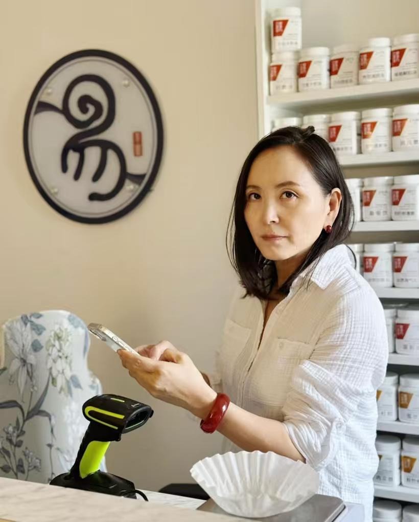 Dr. Qing Yi preparing Chinese herbal medicine prescriptions at clinic pharmacy