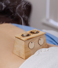 Acupuncture and moxibustion treatment for insomnia and anxiety relief